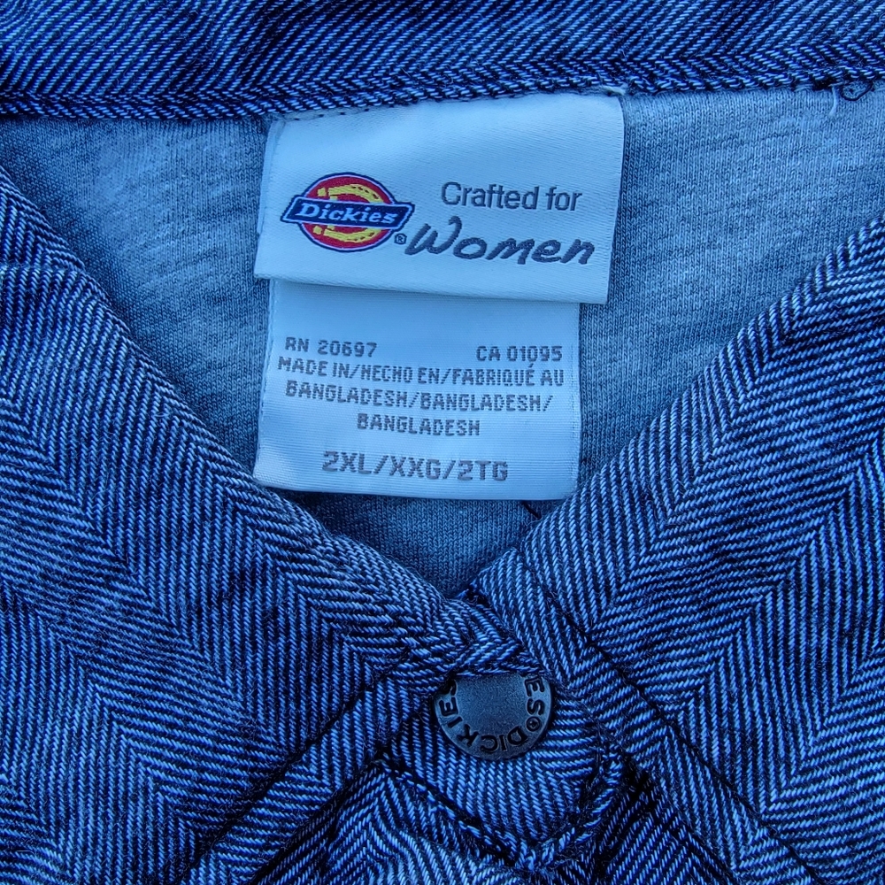 Dickies Women's lined flannel Jackets. Gray. Snap on buttons closure